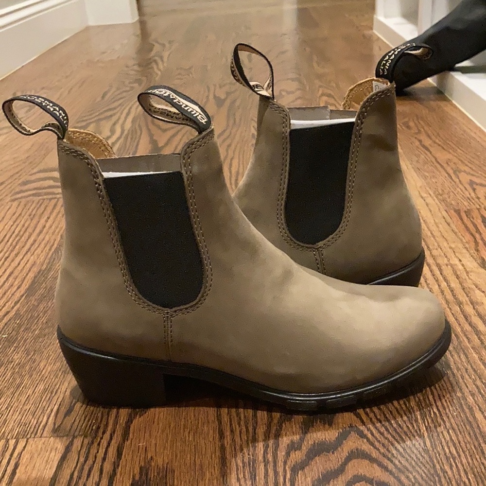 BRAND NEW Blundstone Chelsea boots 1961